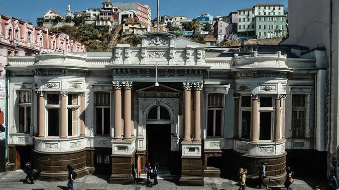 Fachada Palacio Lyon, monumento nacional (1979) que alberga las dependencias del Museo de Historia Natural de Valparaíso