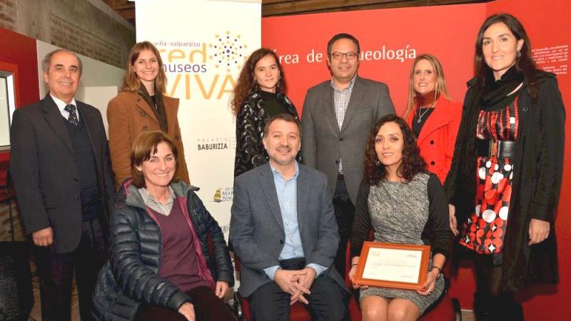 Alan Trampe, Sub Director Nacional de museos Dibam, junto a directoras y directores de los museos que conforman la Red ViVa de museos de Viña del Mar y Valparaíso (crédito de la imágen; Museo Artequin Viña del Mar)