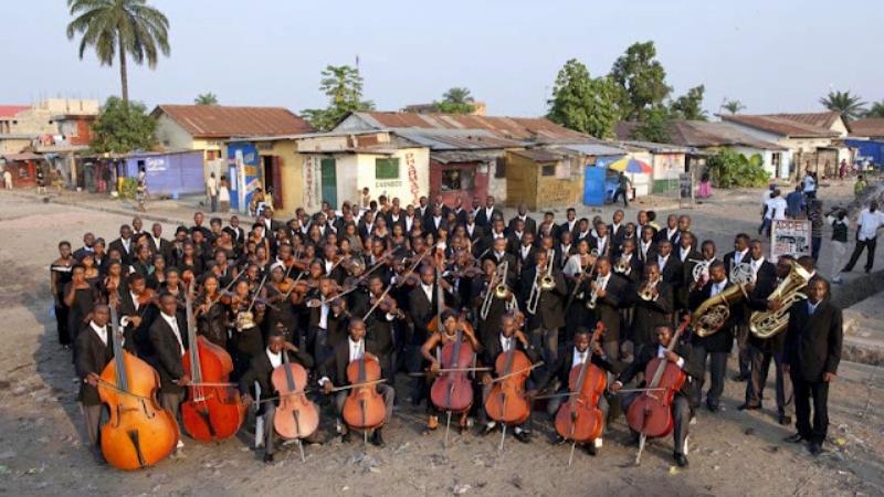 Imágen referente del documental: La Sinfonía de Kinshasa (2010, Claus Wischmann, Martin Baer)
