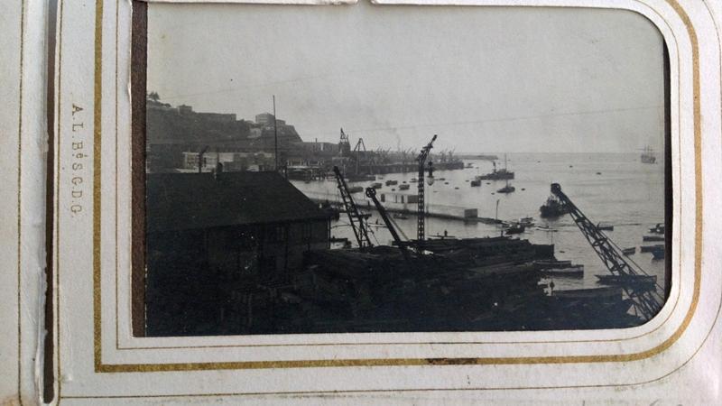 Malecón de Valparaíso. Album de fotos, encontrado en la colección Salvador Reyes, MHNV.