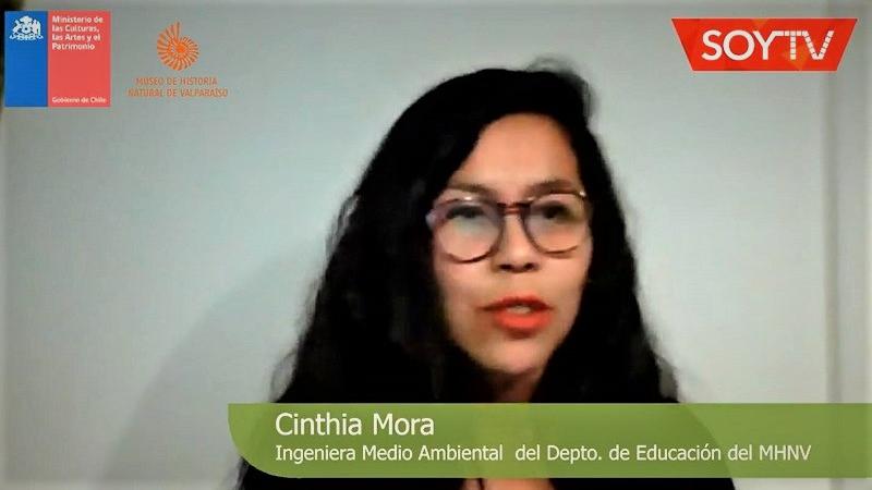 Cinthia Mora, profesional del Departamento de Educación de, Museo de Historia Natural de Valparaíso, , participando en esta nueva versión de "Un Cafè con Valparaíso"