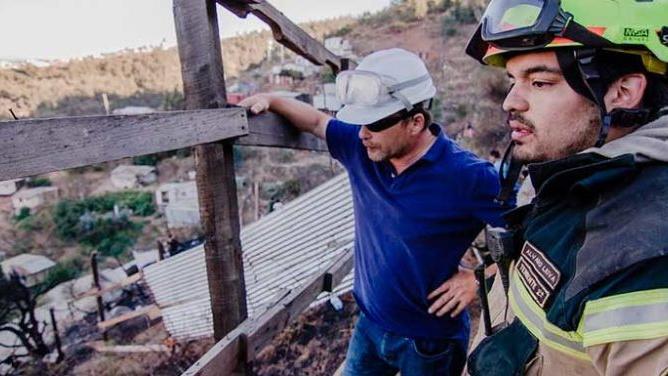 “Incendios Forestales: Impactos y Consecuencias” Imágen gentileza de La Tercera. Plan de Prvención de Riesgos Urbanos en la Valparaíso.