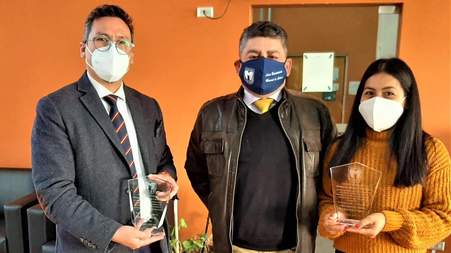 Sergio Quiroz, director del Museo de Historia Natural de Valparaíso, junto al profesor y jefe de formación profesional del liceo Bicentenario, Jaime Caballería y Cinthia Mora encargada de Eficiencia Energética y Estado Verde del MHNV