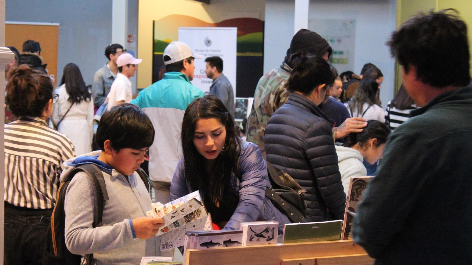 Primera feria del libro científico MHNV