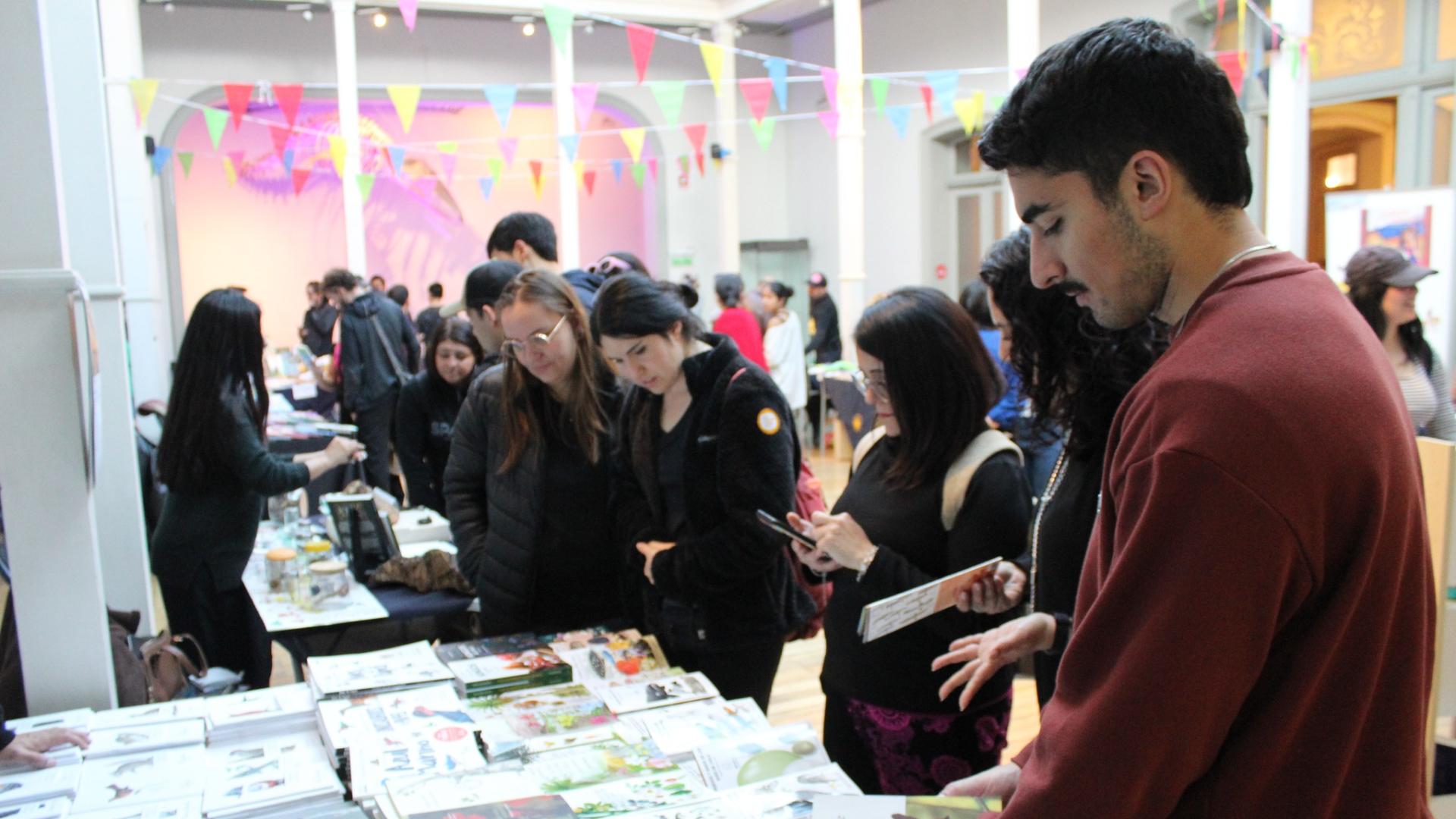 feria del libro científico en el día de los patrimonios