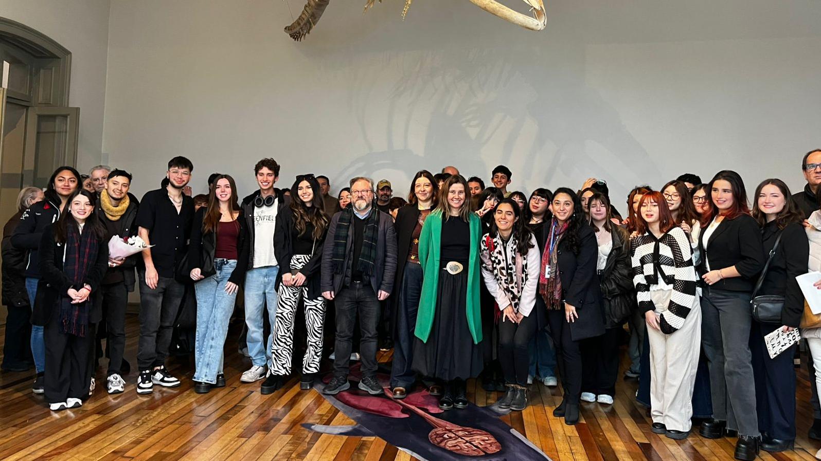 estudiantes de diseño de la universidad Viña del Mar exponen en el museo