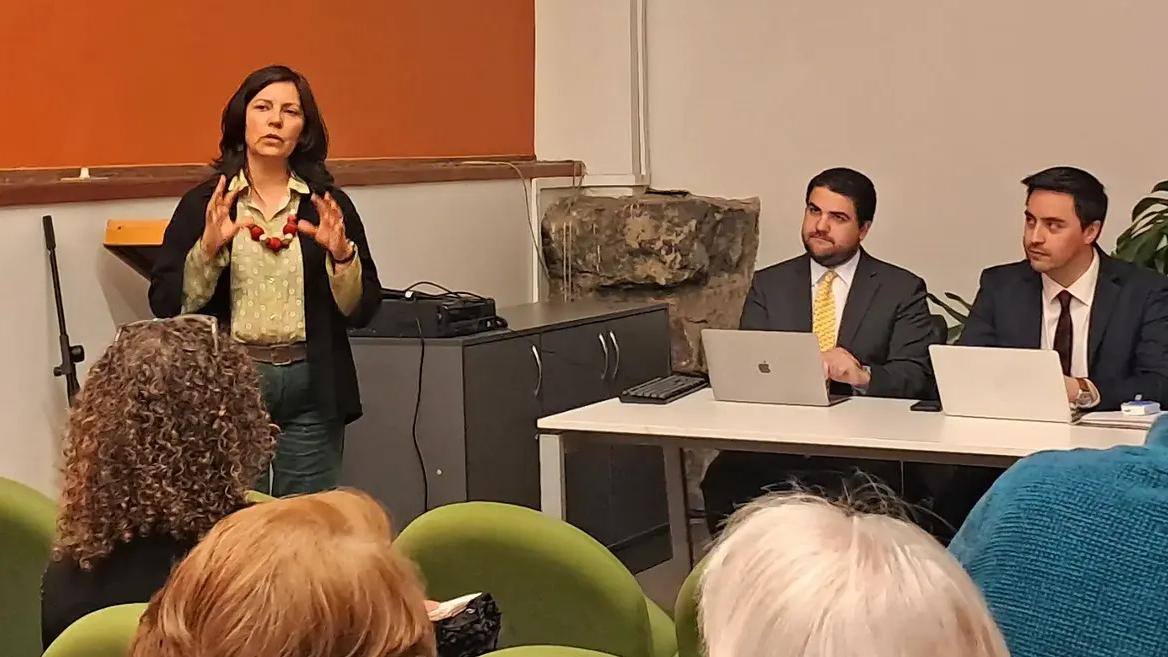 Seminario abordó las tensiones entre el derecho y la ciencia
