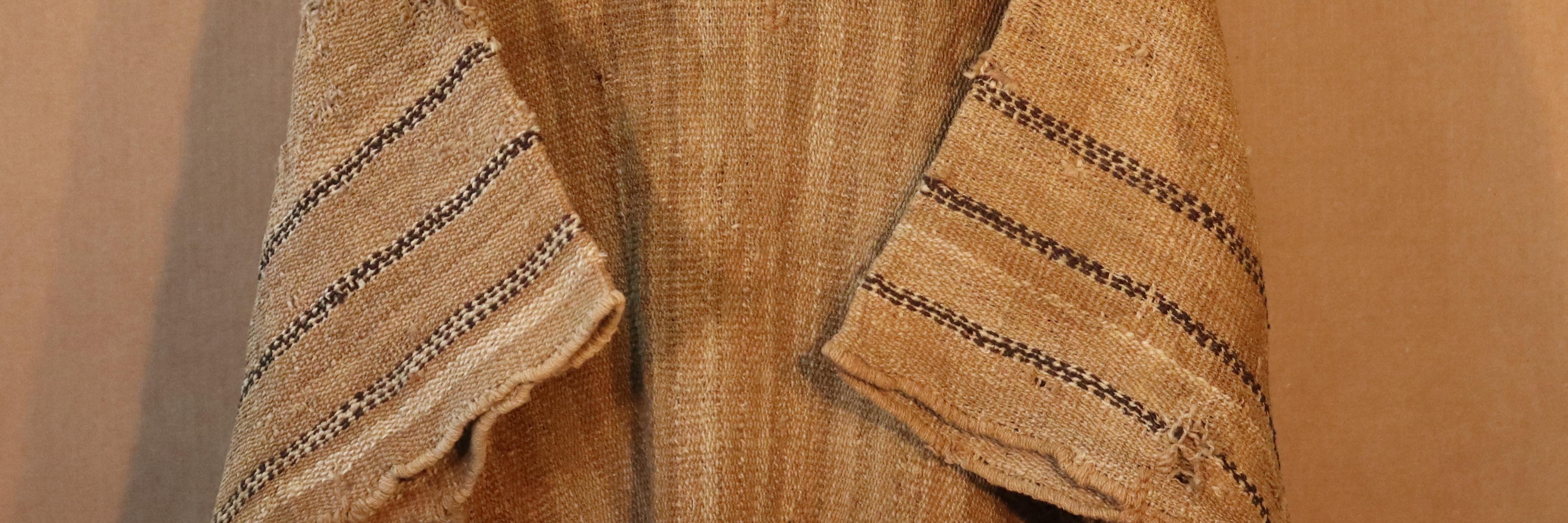 unku: túnica masculina confeccionada con fibra de camélido