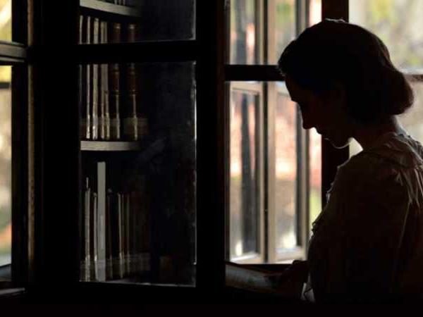 Las Maestras de la república, documental de Pilar Pérez Solan Presentación incerta en la programación de la Primera Feria de Editores y Librerías de Valparaíso.
