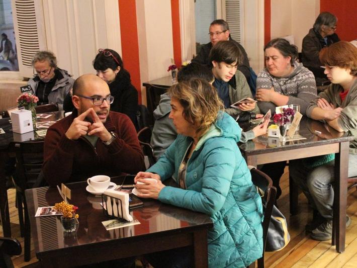 El ciclo de conversaciones se realiza en la cafetería patrimonial del Museo, admunistrada por Valparaisología, Café Costadoro.