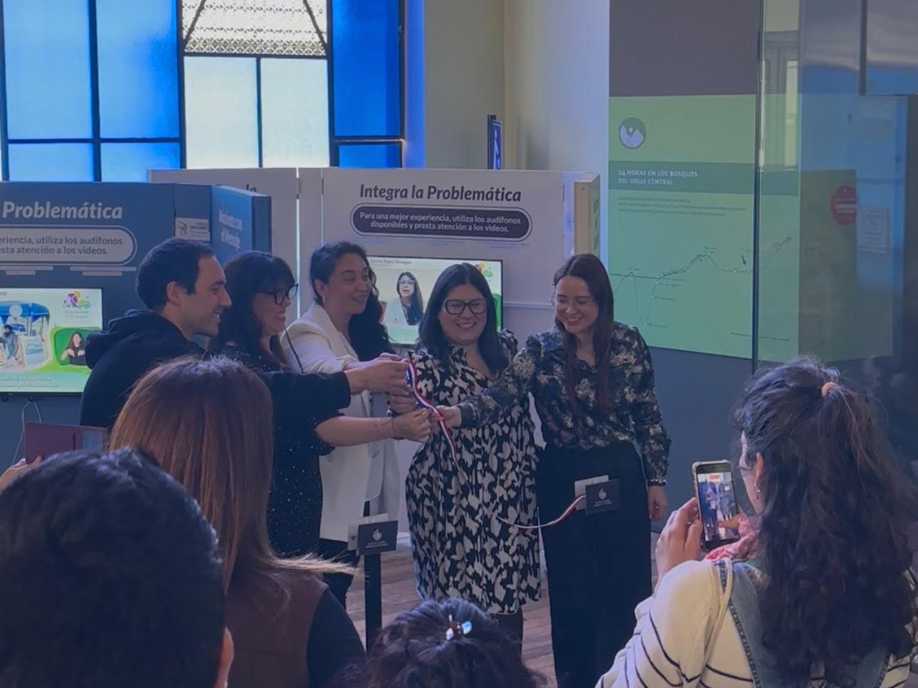 exposición sostenibilidad en femenino