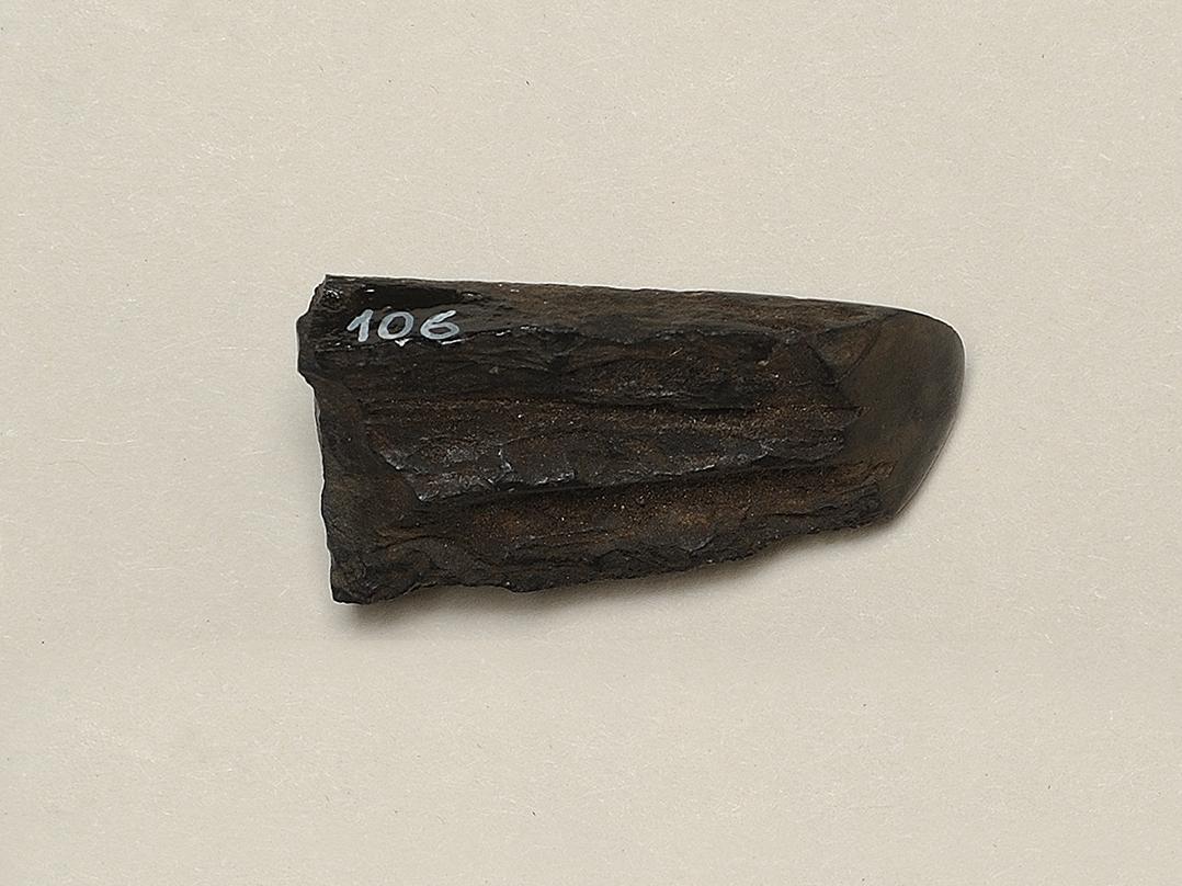Fragmento de toki de basalto fino