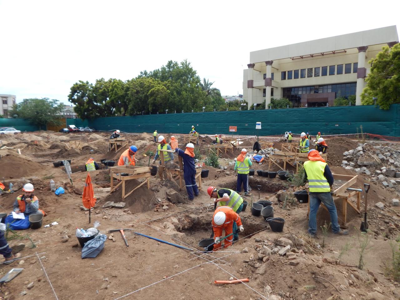 Vista de los trabajos arqueológicos en el sitio Plaza O'Higgins