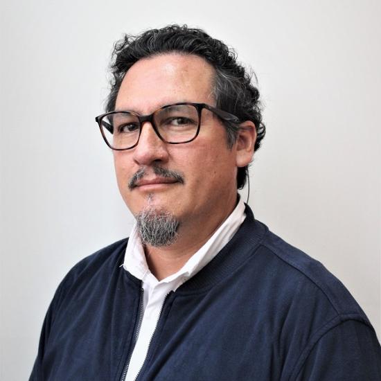 Sergio Quiroz es Magíster en Gestión Ambiental de la Universidad de Viña del Mar con estudios de posgrado en Ecología y Sistemática (PUCV) y en Restauración Ambiental de Espacios Degradados (Instituto Superior del Medio Ambiente, Madrid, España),