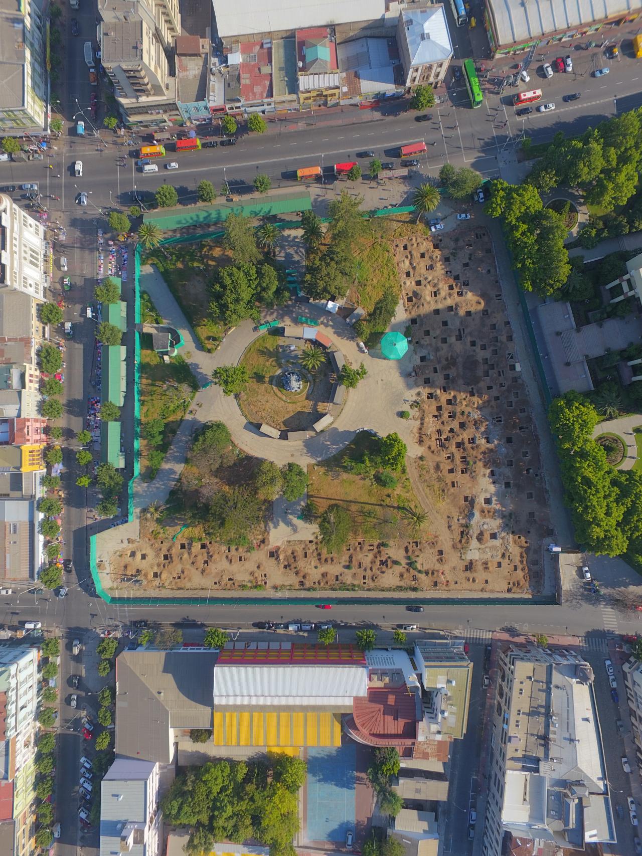 Vista de detalle de los trabajos arqueológicos en Plaza O'Higgins realizados en 2017.