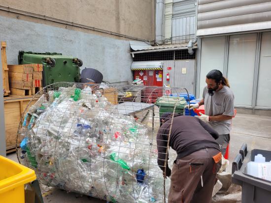  Un  total de 875,9 Kg entre plásticos, residuos electrónicos, archivos, tapas plásticas entre otros objetos