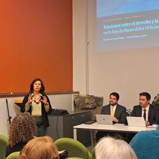 Seminario abordó las tensiones entre el derecho y la ciencia