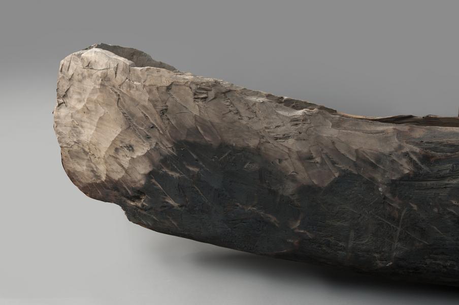 Detalle de la popa de canoa monóxila kawésqar Detalle de la popa de canoa monóxila kawésqar