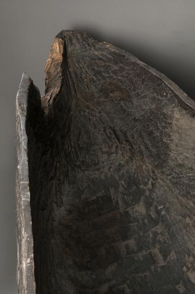 Detalle del interior, extremo de popa de canoa monóxila Detalle del interior, extremo de popa de canoa monóxila