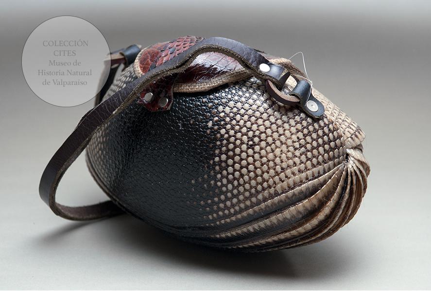 Cartera de piel quirquincho