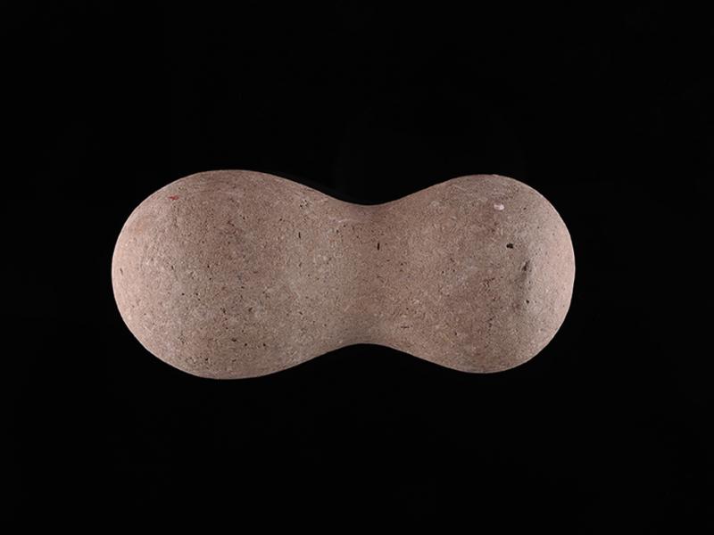 Artefacto pulido en piedra sin evidencias de uso