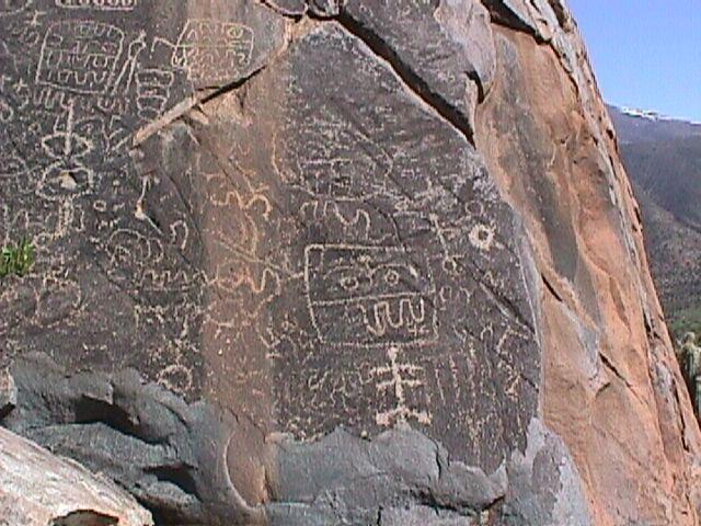 Petroglifo cajón del valle de Chalinga Petroglifo cajón del valle de Chalinga