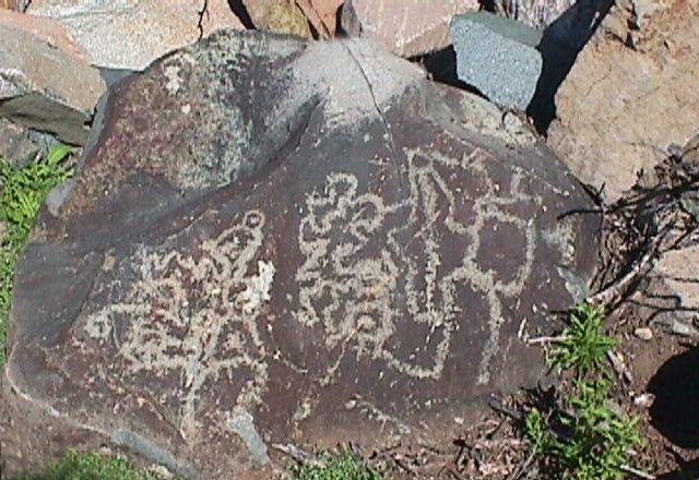 Petroglifo cajón del valle de Chalinga Petroglifo cajón del valle de Chalinga