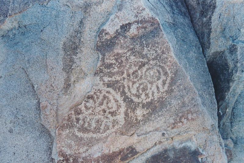 Petroglifo cajón del valle de Chalinga Petroglifo cajón del valle de Chalinga