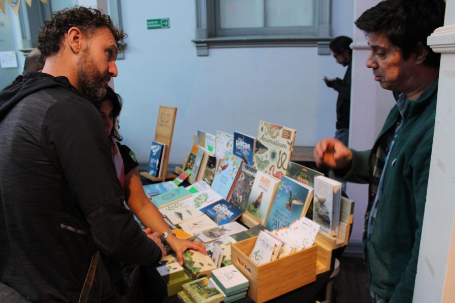 Primera feria del libro científico MHNV