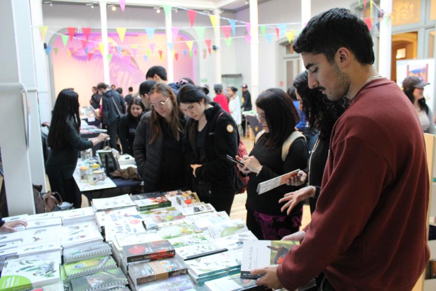 Primera feria del libro científico MHNV