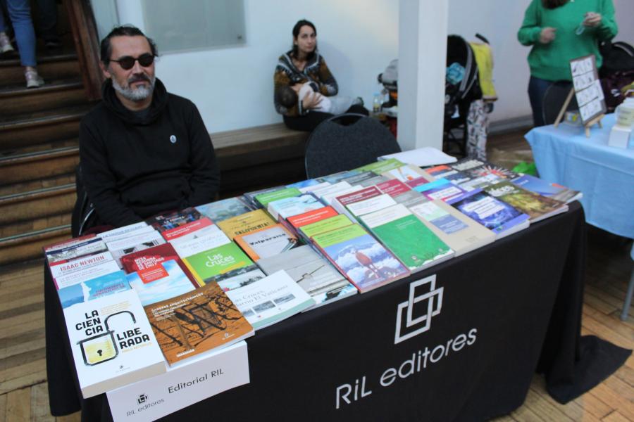 Primera feria del libro científico MHNV